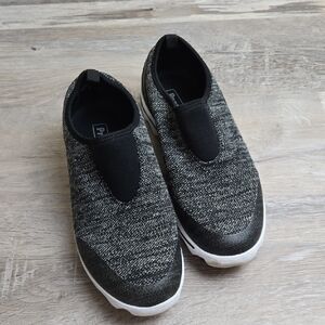 PROPET 7.5 2E Extra Wide XW Black and Gray Slip-On Sneakers